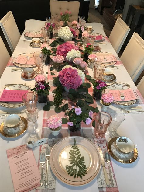 Mother's Day Tablescape Ideas, Mother's Day Brunch Decorations, Mothers Day Lunch Ideas, Mothers Day Dinner Party Ideas, Mothers Day Breakfast Table Setting, Mothers Day Luncheon, Mother’s Day Lunch, Mother’s Day Lunch Ideas, Mother’s Day Dinner