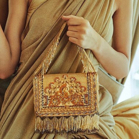 #lovetobag #bridalaccesssories #sparklingclutch #bridalfashion #bridaltrend #goldclutch Indian Clutch, Candy Accessories, Glam Accessories, Indian Accessories, Wedding Handbag, Bridal Handbags, Bridal Purse, Embellished Clutch, Bridal Bag