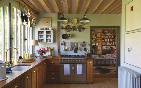 Amanda Cutter Brooks's country kitchen. Amanda Brooks, Casa Cook, English Country Decor, Casa Country, English Country Style, Wooden Floors, English Country House, Modern Farmhouse Kitchens, Classic Decor