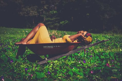 Wheelbarrow Flower Photoshoot, Wheelbarrow Photoshoot Ideas, Wheel Barrel Photoshoot, Wheel Barrow Photoshoot, Wheelbarrow Photoshoot, Olivia Photoshoot, Empowerment Photoshoot, Flower Shoot, Personal Photoshoot