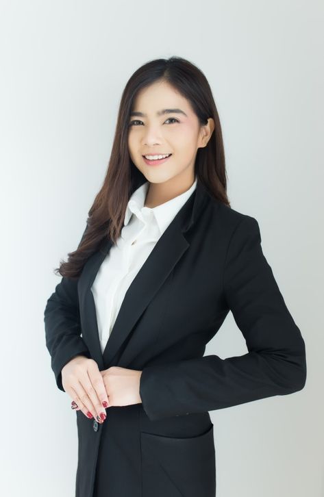 Foto Formal Kerja, Asian Business Women, Corporate Attire Women Young Professional, Office Attire Women Professional Outfits, Formal Attire Women, Formal Poses, Business Headshots Women, Yearbook Photoshoot, Corporate Attire Women