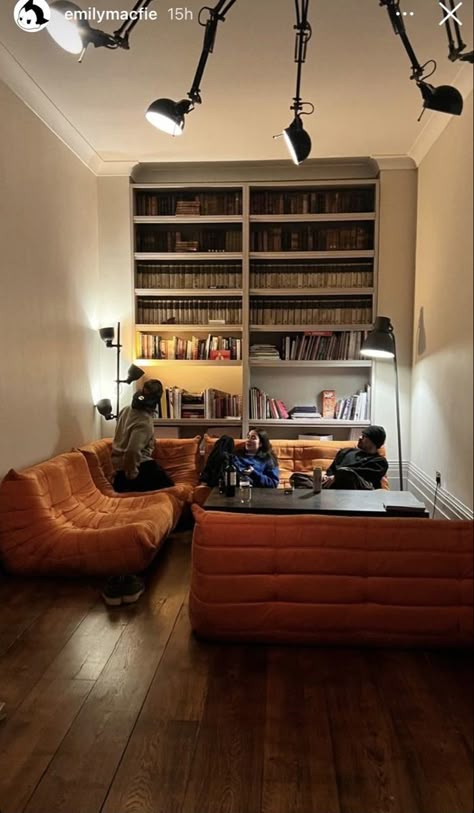 Small Loft Living Room, Techno Bedroom, Garage Room, Apartment Decor Inspiration, Dream Apartment, Decoration Inspiration, Dream House Interior, House Room, Apartment Inspiration