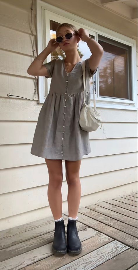 Easy Outfits Plus Size, Outfits To Look Shorter, Jeans Church Outfit Spring, Sundress Winter Outfits, Float Summer Dresses, Comfy Flowy Outfits, Casual Black Mini Dress Outfit, Girly Minimalist Outfits, Midsize Outfit Ideas Summer