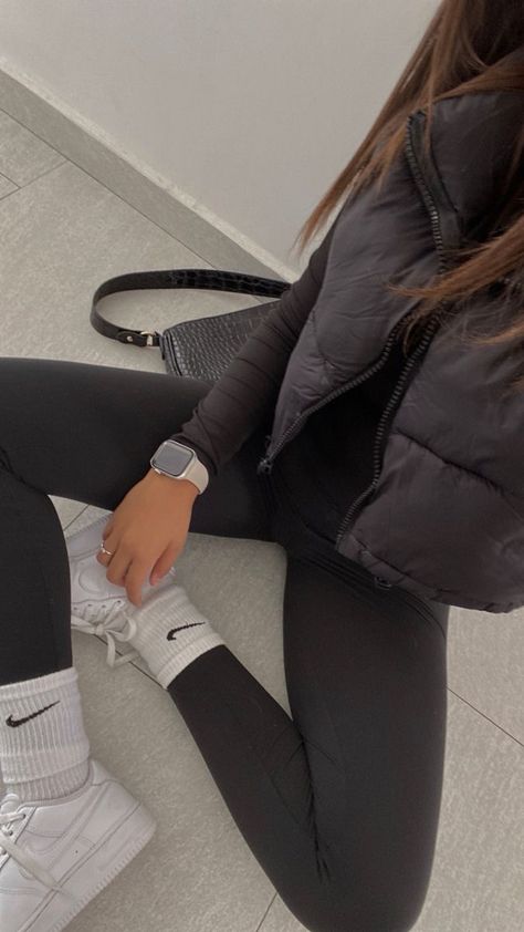 Black Leggings Aesthetic, Black Leggings Outfits, Amazon Leggings, Nike Pro Fits, Gym People, Outfits Amazon, Air Force 1 White, Amazon Clothing, Look Legging