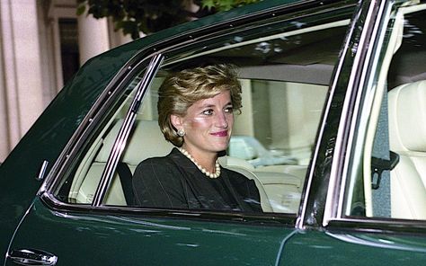 Bombshell: Diana Mystery White Fiat Uno Driver Breaks His Silence Princesa Anne, Princesa Margaret, Prinz Charles, Wallis Simpson, Ryan Murphy, Camilla Parker Bowles, Princes Diana, Sarah Ferguson, Heath Ledger