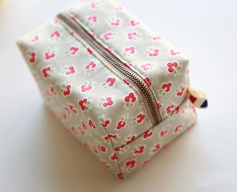 Shopping Bags Diy, Diy Pouch Tutorial, Pochette Diy, Handbag Diy, Diy Sewing Tutorials, Pouch Sewing, Zipper Pouch Tutorial, Fabric Sewing Patterns, Pouch Tutorial