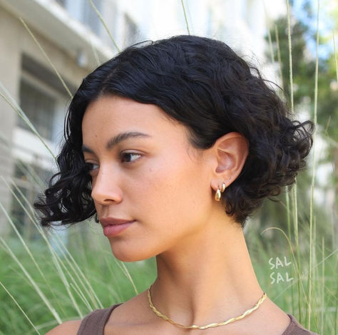 Short Blunt Bob for Thick Wavy Hair Very Short Bobs For Thick Hair, Very Short Bob Curly Hair, Wavy Bob Thick Hair, Very Short Curly Bob, Curly Italian Bob, Thick Curly Bob, Curly Bob Middle Part, Short Dark Curly Hair, Bob For Thick Wavy Hair