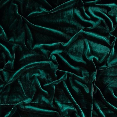 Slytherin Room, Verde Jade, Dark Green Aesthetic, By Any Means Necessary, Slytherin Aesthetic, Black Dahlia, Velvet Texture, World Of Color, Green Aesthetic