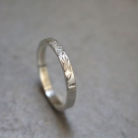 Simple silver band ring with a flower texture. Metal: sterling silver or 18K gold (don't hesitate to write me for a custom order) Size: made to order Measurements: 3 x 1.3 mm Your purchase will arrive gift-wrapped. Original design by Atelier Tiuh. Mens Silver Wedding Bands, Unconventional Engagement Rings, Mens Wedding Rings Unique, Modern Wedding Rings, Modern Wedding Band, Texture Metal, Cute Engagement Rings, Floral Engagement Ring, Flower Texture