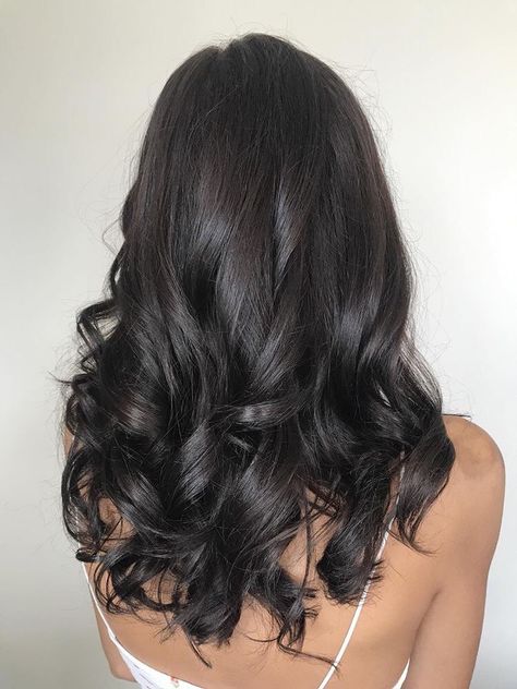 ❥Pinterest: yarenak67 Curls In Hair, Hair Color For Fall, Medium Dark Hair, Medium Black Hair, Black Hair Curls, Curled Hairstyles For Medium Hair, Medium Length Curls, Black Wavy Hair, Dark Brunette Hair