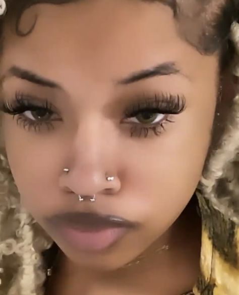 Aesthetic Nose Pericings, Spectrum Piercing Black Women, Baddie Percinings, Septum On Black Women, Lip Piercings Black Women, Tounge Piercing Black Women, Septum Black Women, Both Sides Of Nose Pierced, Nose Peirce