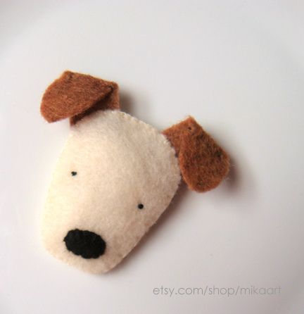 Dog Felt, Felt Dog Ornament, Felt Keychain, Felt Dog, Felt Crafts Patterns, Brooch Diy, Felt Dogs, Felt Embroidery, Felt Brooch