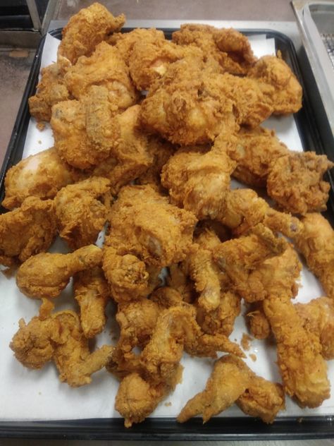 Lip lickin fried chicken i fryed @ my job..tell me u love me?🌹😘😉😛✌✌ Me U, My Job, Tater Tot, Fried Chicken, Love Me, Chicken Wings, Tell Me, Meat, Chicken