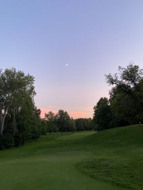 Golf Course Sunset, Golf Course Aesthetic, Golf Sunset, Princess Era, Friends Aesthetics, Golf Aesthetic, Summer Golf, Memorial Weekend, Top Golf