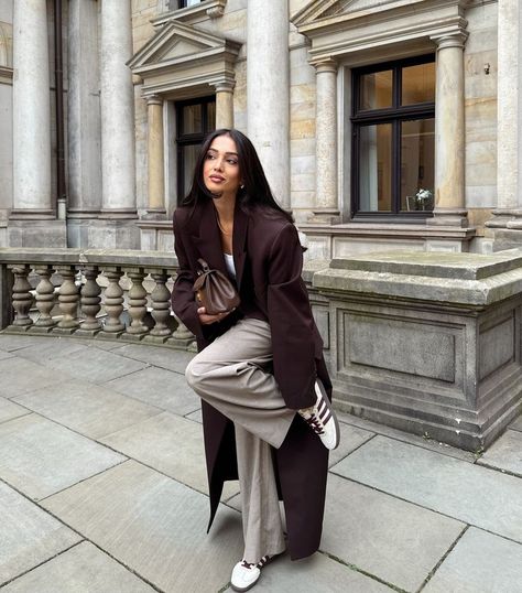 Looks Adidas, Streetstyle Photography, Maroon Outfit, Africa Trip, Samba Outfit, Style Moodboard, American Dress, Fall Attire, Tomboy Style Outfits