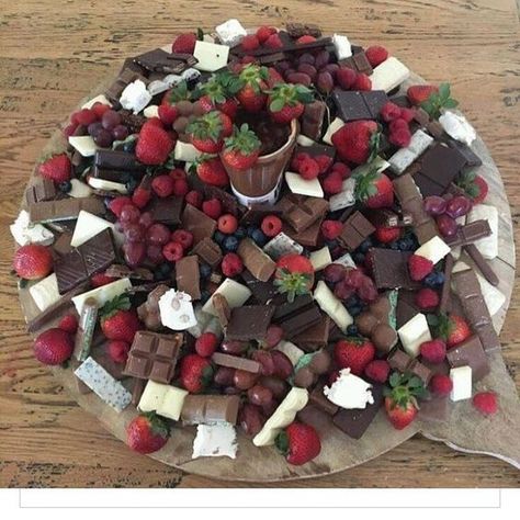 Buffet Dessert, Diy Dessert, Dessert Platter, Party Food Platters, Party Trays, Party Platters, Grazing Tables, Snacks Für Party, Köstliche Desserts