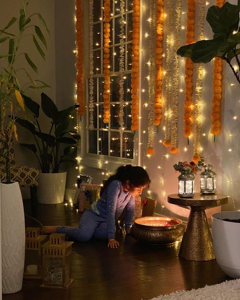 Diwali Decorations For Balcony, Diwali Decor Home Ideas, Dholki Decor, Diwali Lighting, Shower Baskets, Types Of Pumpkins, Diwali Decorations At Home, Baby Shower Baskets, Wedding House