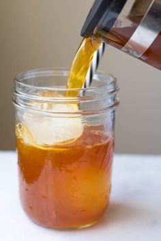 Cinnamon Turmeric Iced Tea: (aka. Golden Tea!) a simple and refreshing summertime drink packed with flavor and healthy ingredients! And it's naturally vegan & gluten free! || fooduzzi.com recipe Golden Tea, Turmeric Recipes, Summertime Drinks, Turmeric Tea, Avocado Smoothie, Healthy Ingredients, Health Drink, Smoothie Drinks, Healthy Ingredient