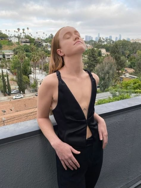 1000 Calories A Day, Liv Hewson, Cast Band, Yellowjackets Cast, Gender Euphoria, Santa Clarita Diet, Top Surgery, Transition Goals, Masc Outfits