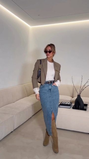 Denim Maxi Skirt Boots Outfit, 4 Star Restaurant Outfit, Confortable Outfit Work, Size 00 Outfits Women, Zara Modest Outfit, Long Skirt With Belt Outfit, Fall Outfits Los Angeles, Parade Outfit Ideas Winter, Winter Lunch Outfit Classy