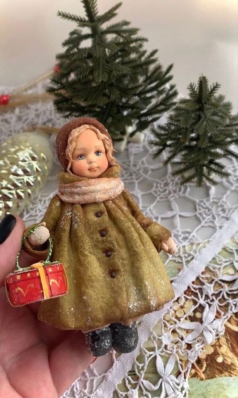 Clay Christmas Decorations, Pine Cone Art, Vintage Christmas Crafts, Wool Dolls, Felt Crafts Christmas, Santa Doll, Doll Diy Crafts, Christmas Paper Crafts, Christmas Feeling