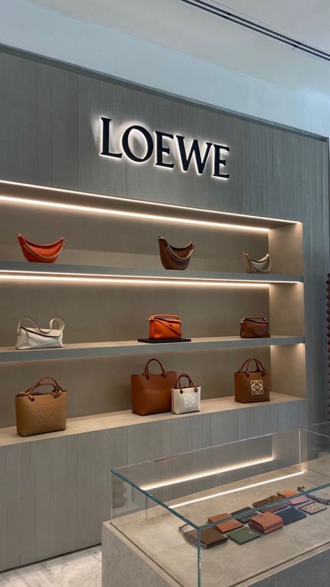 Luxury Bag Shop Interior, Shoe Exhibition, Luxury Boutique Interior, Kids Clothing Store Design, Shoe Store Design, Store Shelves Design, Clothing Store Interior, Retail Store Interior, Showroom Interior Design