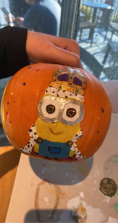 #halloween #pumpkinpaintingideas #king #minions #cute #fall #autumn #creative Pumpkin Painting Ideas Minion, Minion Pumpkin Painting, Gru Pumpkin Painting, Minion Painting Pumpkins, Bob The Minion Pumpkin, Minon Pumpkin Painting, Minion Painting, Minion Pumpkin, Halloween Pumpkin Designs