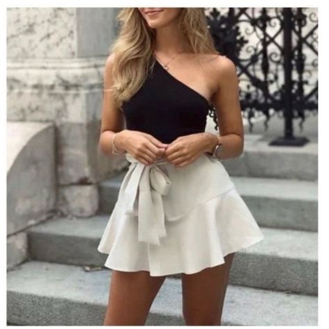 ZARA CREAM SELF-TIE BELTED WAIST RUFFLED HEM SKORT SKIRT Flowy Short Skirt Outfit, Zara Skirt Outfit, Skort Outfit, Short Skirts Outfits, Zara Skort, Black Skirt Outfits, Short Pollera, Black Velvet Skirt, Zara Skirt