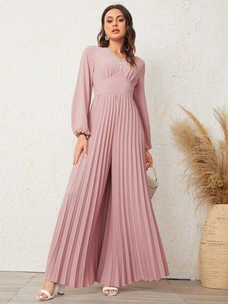 What to Wear to the Theatre: 80+ Unique Outfit Ideas! Emcee Outfit, Wedding Outfits Guest, Plazo Top, Dusty Pink Style, Kutch Work Designs, Classy Jumpsuit, Pleated Jumpsuit, Comfy Jumpsuits, Solid Jumpsuit