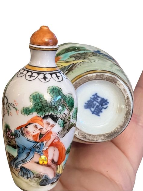 A Famille-rose Erotic Subject Snuff Bottle Qing Dynasty - Etsy UK Chinese Dynasty, Bohemian Inspiration, Retro Shop, Antique Collectors, Bohemian Accessories, Snuff Bottle, European Vintage, Qing Dynasty, Antique Stores