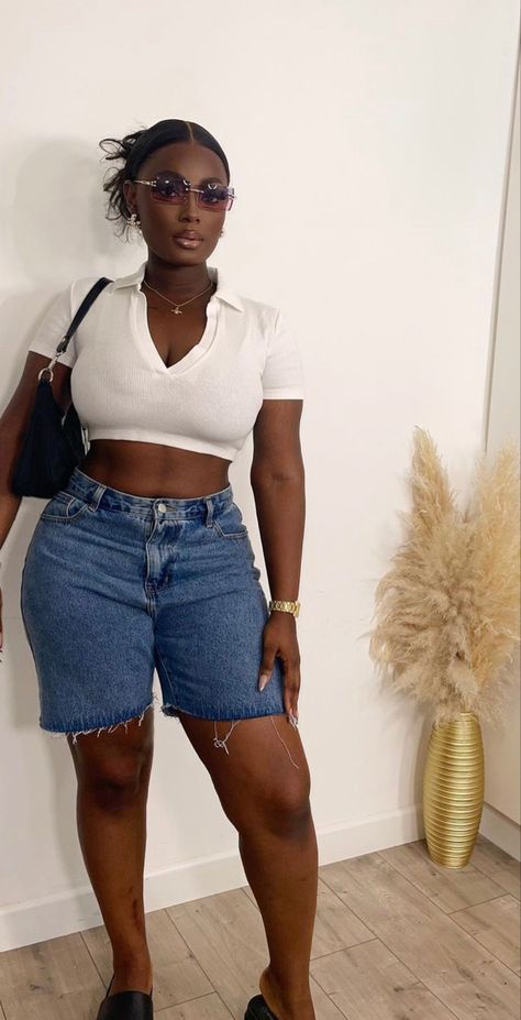 Culotte Jeans Outfit, Shorts Outfits Black Women, Hamptons Outfit Summer, Short Evening Dresses Classy, Bum Shorts, Singapore Trip, Hamptons Outfit, Jean Short Outfits, Girls Dress Outfits