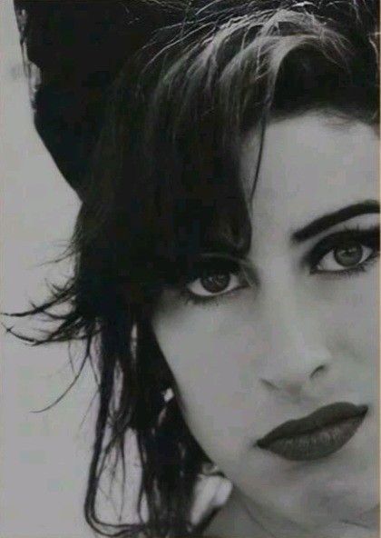 Amy Winehouse Wallpaper, Amy Winehouse Black, Scared Person, Amy Wine, Amy Winehouse Style, Amy W, Amazing Amy, 90s Hiphop, Poster Black And White