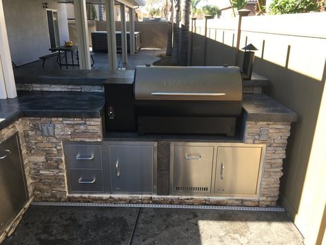 Built In Traeger, Built In Outdoor Grill, Outdoor Bbq Area, Outdoor Grill Station, Patio Grill, Grill Island, Outdoor Bbq Kitchen, Outdoor Kitchen Ideas, Bbq Island