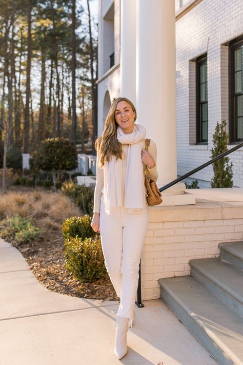 How To Style Ivory Boots, Ivory Ankle Boots Outfit, Cream Boots Outfit Winter, Cream Boots Outfit, White Booties Outfit, White Jeans Outfit Winter, Neutral Summer Outfits, Leather Boots Outfit, Boots Outfit Ideas