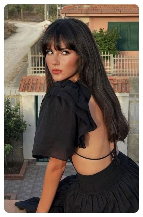 Paola Cossentino Hair, Brown Hair Makeup, Dark Brown Hair With Lowlights, Rich Girl Hair, Brown Hair With Lowlights, Hair With Lowlights, Chocolate Brown Hair, Bangs With Medium Hair, European Hair