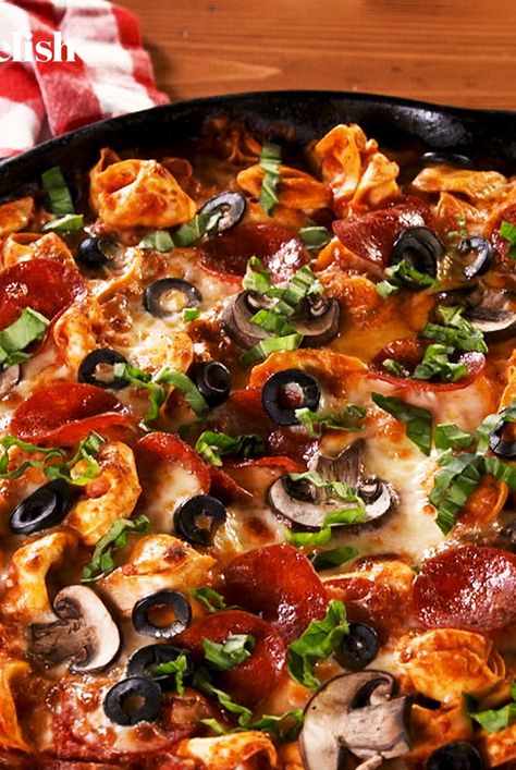 Tortellini Pizza, Pizza Tortellini, Pizza Dishes, Baked Tortellini, Tortellini Bake, Chorizo Recipes, Recipes Italian, Iron Recipes, Mexican Casserole