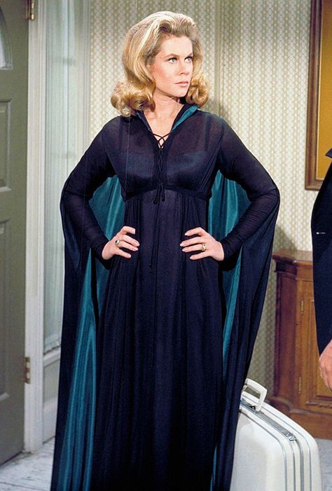 Elizabeth Montgomery in *Bewitched*, the episode titled "A Most Unusual Wood Nymph", Season 3. 1966 Bewitched Tv Show, Wood Nymph, Agnes Moorehead, Elizabeth Montgomery, Actrices Hollywood, Old Tv Shows, Curvy Women Jeans, Tv Girls, Old Tv