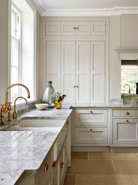 Shaker kitchen ideas: 10 ways to embrace modern Shaker style | Homes & Gardens Shaker Cabinets Kitchen, Modern Shaker Kitchen, Kitchen Ikea, Shaker Kitchen Cabinets, Kitchens Luxury, Shaker Style Kitchens, Classic Kitchen, Smart Kitchen, Luxury Kitchen Design