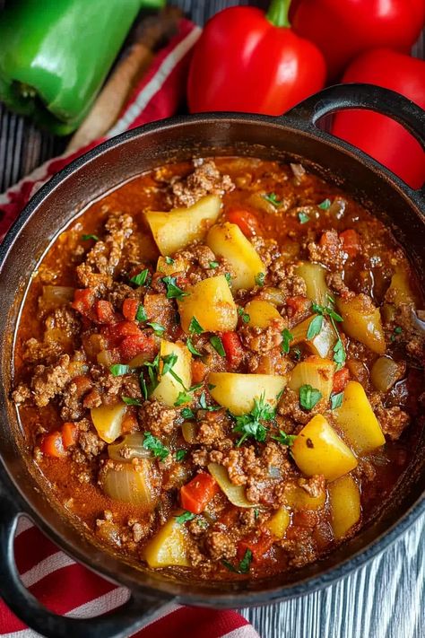 Hungarian Goulash Healthy Gulosh Recipe, Vegetarian Hungarian Goulash, Gulosh Recipe, Chicken Dinner Ideas Crockpot, Dinner Ideas Crockpot Chicken, Best Spaghetti Recipes, Beef Paprika, Best Spaghetti Recipe, Dinner Ideas Crockpot