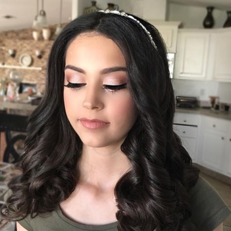 Quinceanera Makeup Looks, Makeup Ideas Quinceanera, Makeup Ideas For Quinceanera, Quince Makeup, Quinceanera Makeup, Long Hair Clip, Makeup Hacks Beauty Secrets, Quinceanera Hairstyles, Quince Hairstyles