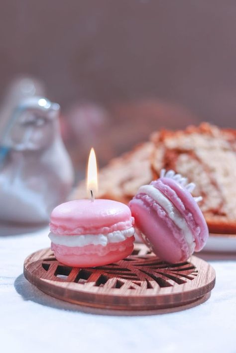 Sweet Candles Ideas, Gift Candles Ideas, Cute Candle Ideas, Macaroon Candle, Macaron Candle, Trendy Candles, Candles Food, Sweet Scented Candles, Fun Candles