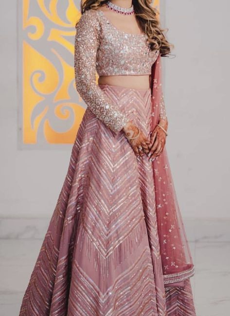 Two Piece Outfits For Weddings, Trousseau Outfits For Bride, Broket Lehnga Design, Lehenga For Sangeet Night, Lehangas For Women, Lahnga Choli Design Beautiful, Lahanga Design Latest Simple, Bridal Dresses 2023, Musical Night