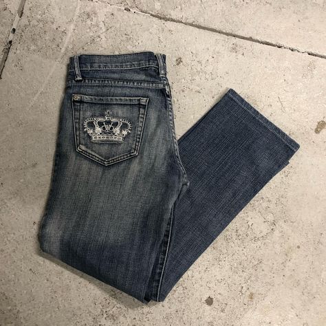 🛑 ON HOLD 🛑 Y2K Vintage Embroidered Bootcut Victoria Beckham Light Wash Denim Jeans Low Waist Look Grunge Indie McBling Size: UK8 Condition: Good Condition (No Noticeable Flaws) Cost: $35 + Shipping Measurements: ⭐️ Length: 86cm ⭐️ Across Front Waist Flat: 38cm ⭐️ Inner Leg Length: 65cm *Send me a PM if interested, I’ll send you my banking details and will hold for 12 hours! *Feel free to chuck us questions/queries/offers our way! #y2k #thrift #secondhand #grunge #bohemian #thrifted #fash... Victoria Beckham Jeans Y2k, Low Waisted Jeans Outfit, Low Cut Jeans, Y2k Thrift, Victoria Beckham Jeans, Grunge Bohemian, Light Wash Denim Jeans, Rock Republic Jeans, Look Grunge