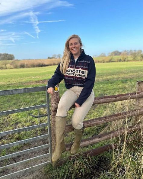 Paddock Boots Outfit, Countryside Walk Outfit, Schoffel Woman Outfit, Farm Outfit Aesthetic Winter, Agropeople Aestethic Outfits, Wellies Aesthetic, Country Side Outfit Girl, Le Chameau Wellies, British Country Style