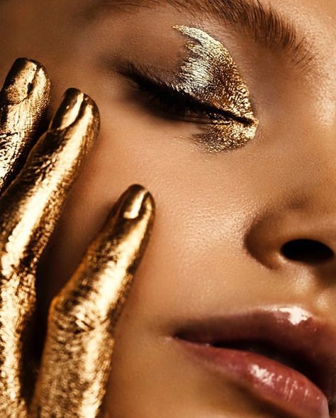 Gold Goddess Makeup, Nyc Makeup, Gold Makeup Looks, Metallic Makeup, Lizzie Hearts, Midas Touch, Rave Makeup, Gold Color Palettes, Gold Bodies