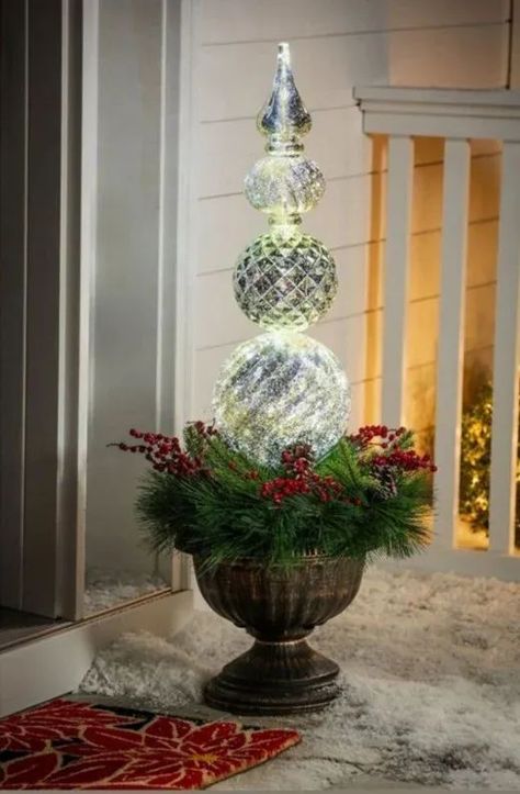 Diy Christmas Topiary Front Doors, Ornament Topiary Diy, Christmas Topiary Diy, Diy Christmas Topiary, Christmas Topiary, Outside Christmas Decorations, Decorations For Christmas, Christmas Planters, Christmas Yard Decorations