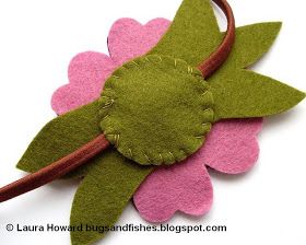 Bugs and Fishes by Lupin: How To: Felt Flower Hairband Felt Hair Accessories, Flower Hairband, Ribbon Flower Tutorial, Diy Baby Headbands, Felt Flowers Diy, Felt Headband, Felt Flower Headband, Fabric Flower Tutorial, Felt Crafts Diy