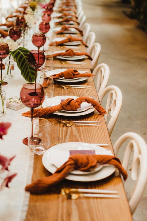 Earth Tone Table Decor, Earth Tone Tablescape, Earth Tone Table Setting, Earth Tones Party Decor, Terracotta And Sage Table Setting, Earth Tone Wedding Table Settings, Earth Tone Wedding Party, Round Table Setting Terracotta, Wedding Pegboard