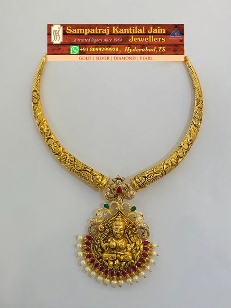 Kanti Necklace Designs Gold Latest, Kanti Necklace Designs Gold, Kanti Necklace Designs, Kanti Designs, Kanti Necklace, Light Weight Gold Necklace, Necklace Designs Gold, Antique Gold Locket, Elegant Gold Necklace