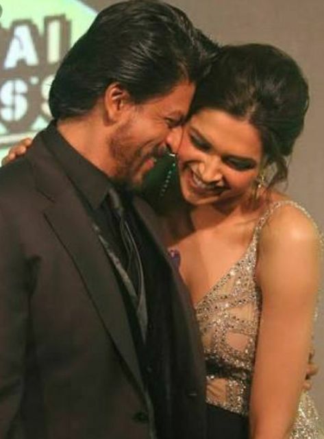 Shahrukh Khan And Kajol, Srk Movies, Chennai Express, Show Dance, Actors Images, Shah Rukh Khan, Hrithik Roshan, Photo Story, Shahrukh Khan